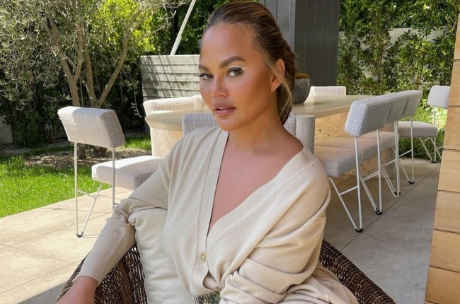 Chrissy Teigen says she is happy with the results after having fat removed from her cheeks. (PHOTO: Instagram/ @chrissyteigen)
