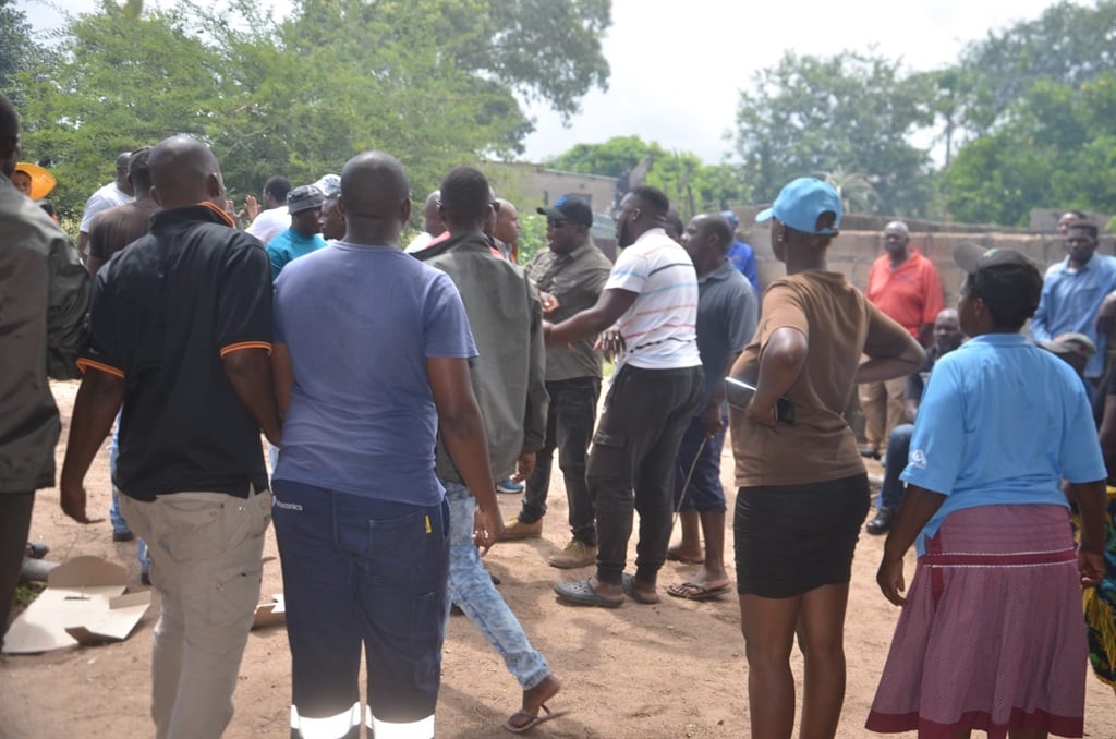 Residents were seen pushing each other at the meeting, while other residents carried placards and demanded their land back. Photos by Oris Mnisi