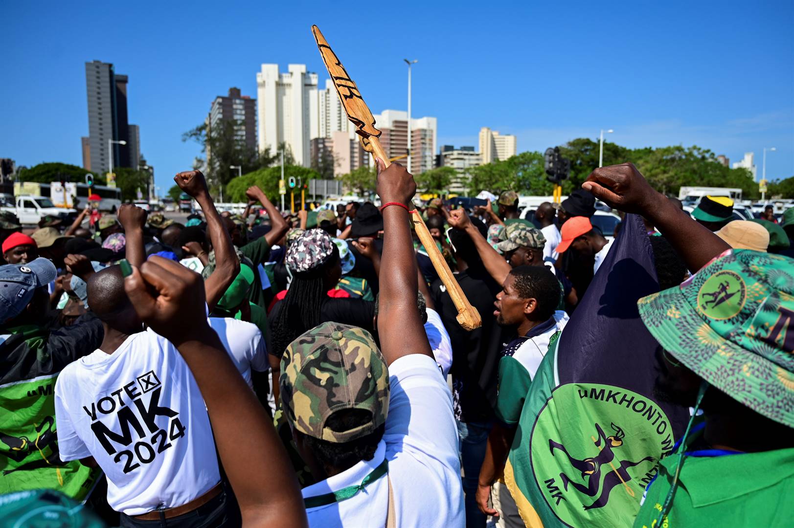 Ondersteuners van die uMkhonto weSizwe (MK)-party by ’n byeenkoms in Durban.  Foto: Gallo Images