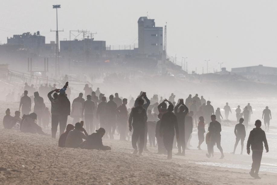 A file photo of Palestinians gathering on a beach in the hope of getting aid air-dropped over Gaza, amid the ongoing the conflict between Israel and Hamas, in the southern Gaza Strip on 27 February 2024. REUTERS/Mohammed Salem/File Photo