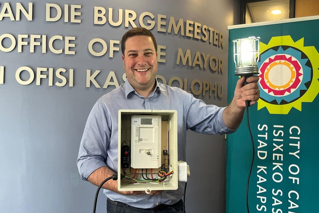 Cape Town Mayor Geordin Hill-Lewis unveils the new meter to help residents feed in power to the grid. (Lameez Omarjee/News24).