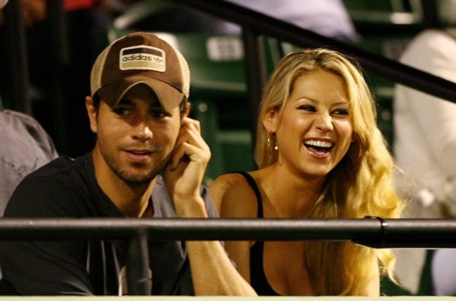 Enrique Iglesias and Anna Kournikova at a tennis match in 2009. (PHOTO: Getty Images/ Gallo Images)