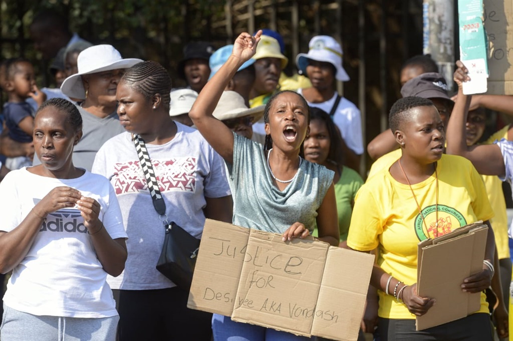 Community memebrs protesting outside the Mamelodi Magistrate Court on Wednesday. Photos by Raymond Morare 
