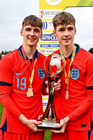 Twin sons of ex-Manchester United player Darren Fletcher, Jack and Tyler, have signed their first professional deals at the club. 