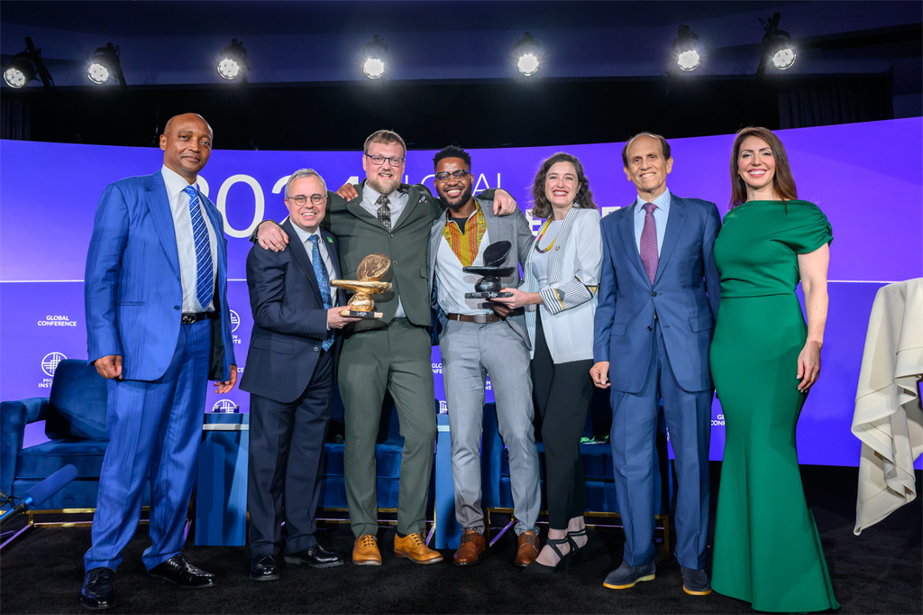 From left: Dr Patrice Motsepe, winners of the Milken-Motsepe Prize in Green Energy Dr Carl Telford and Dr Jonathan Wilson from Aftrak, runners-up Randy Kabuya and Deney van Rooyen from Omnivat, Mike Milken and Dr Emily Musil Church at the Milken Institute Global Conference.  (Milken Institute Program).