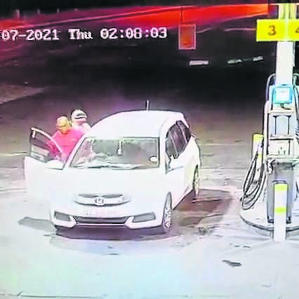A video of a madala who was shot at a petrol station along Voortrekker road in Kensington.