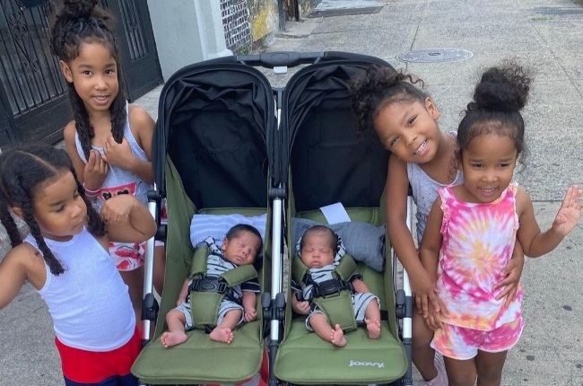 The twins altogether: (from left) Andrew, Abigail, Aiden, Jaiden, Payton and Paige. (PHOTO: Instagram)
