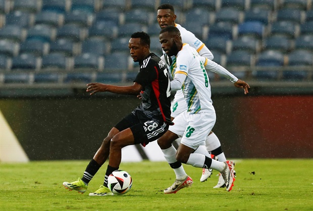 <p><strong>HALFTIME:</strong></p><p><strong>Orlando Pirates 3-0 Golden Arrows</strong></p><p>A commanding display has Pirates three goals to the good after the first stanza.</p>