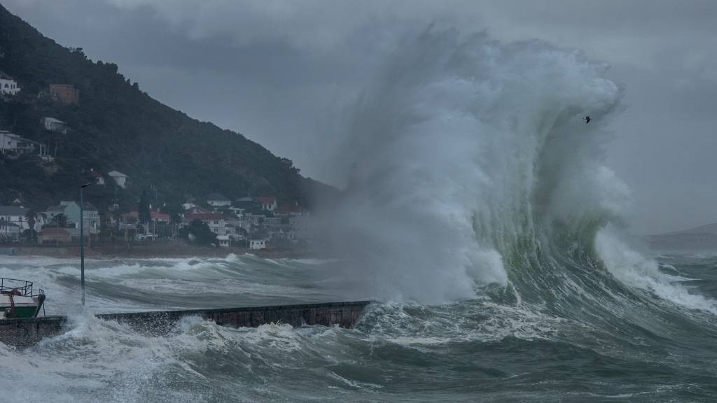 A level 1 yellow warning is expected for waves that make navigation difficult at sea and localized disruptions in small ports amid multiple warnings for winds and fires (Brenton Geach/Gallo Images)