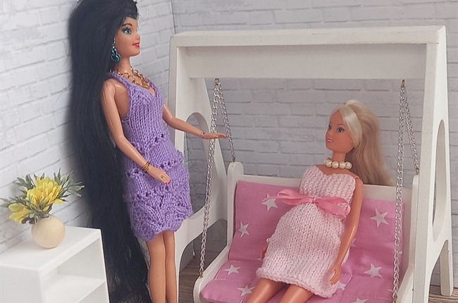 Hallo, Barbie! Kyk net hoe kuier die vroue se stylvolle poppe landwyd by mekaar