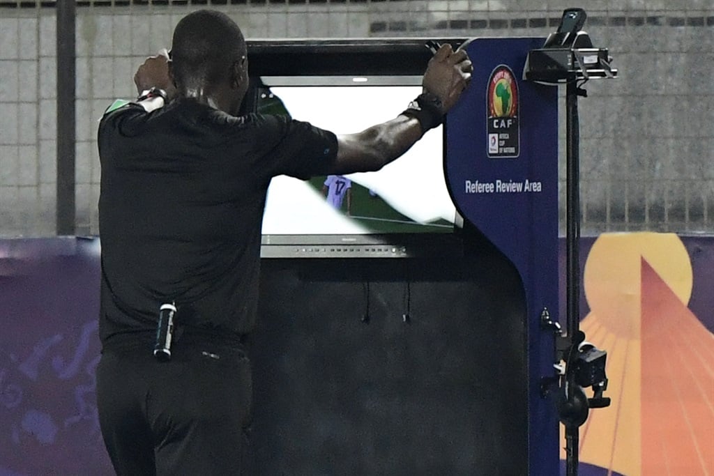 Cameroonian referee Sidi Alioum checks the VAR (Photo by JAVIER SORIANO / AFP)