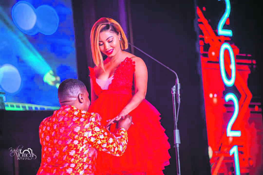 Thabang Mnisi proposes on bended knee to Dineo Mahabuke at the Ingoma Awards.