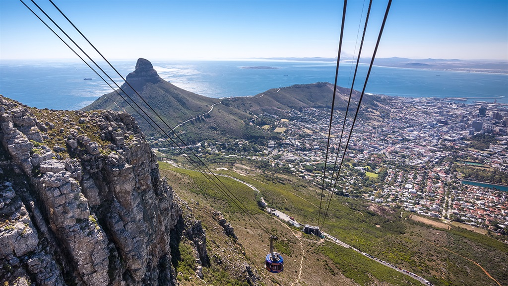 Pasangan menelusuri kembali langkah-langkah menuju keselamatan setelah tersesat di Table Mountain