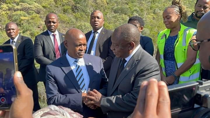 Botswana President Mokgweetsi Masisi and President Cyril Ramaphosa visited the accident site at the Mamatlakala Bridge in Limpopo. 