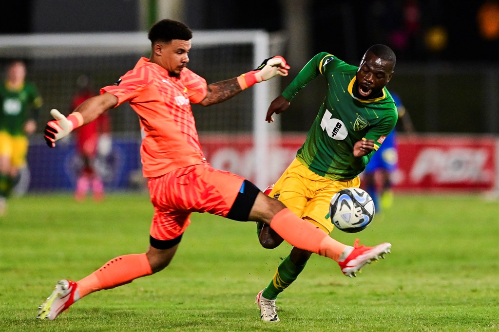 HAMMARSDALE, SOUTH AFRICA - MAY 08: Ronwen Williams of Mamelodi Sundowns tackled Knox Mutizwa of Golden Arrows FC during the DStv Premiership match between Golden Arrows and Mamelodi Sundowns at Mpumalanga Stadium on May 08, 2024 in Hammarsdale, South Africa. (Photo by Darren Stewart/Gallo Images)