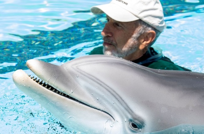 Roger Holzberg with Delle, the animatronic dolphin. (Photo: Getty Images/Gallo Images)