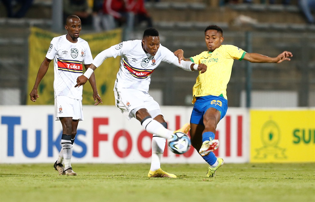 PRETORIA, SOUTH AFRICA - APRIL 12: Lucas Ribeiro of Mamelodi Sundowns in action with Sihle Gum of University of Pretoria during the Nedbank Cup, Quarter Final match between University of Pretoria and Mamelodi Sundowns at Lucas Moripe Stadium on April 12, 2024 in Pretoria, South Africa. (Photo by Gallo Images)