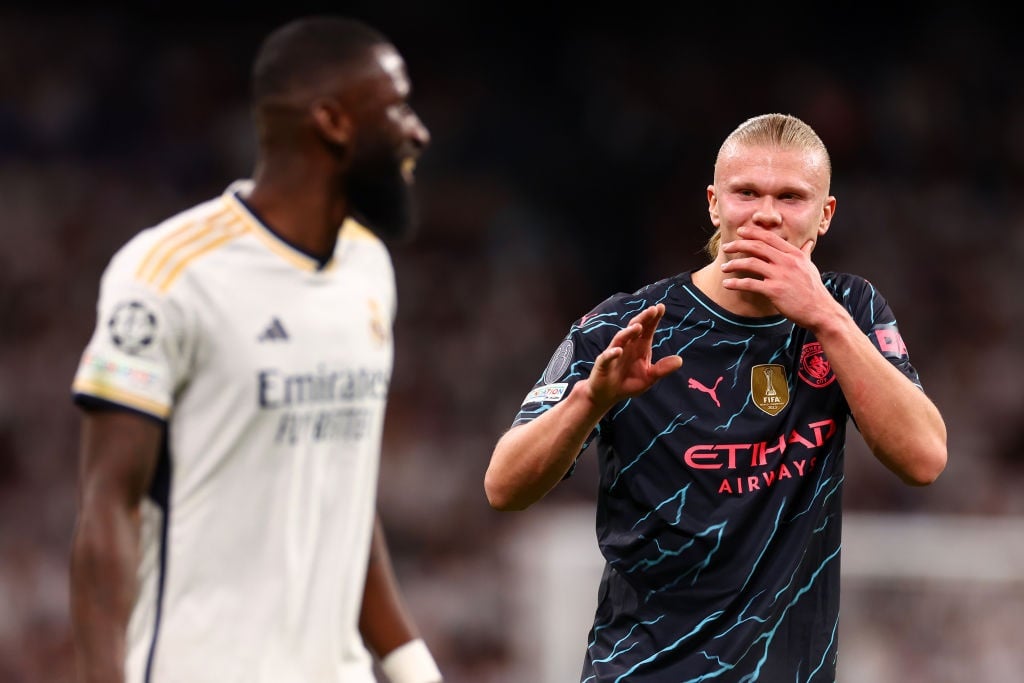MADRID, SPAIN - APRIL 09: Erling Haaland of Manchester City makes a point to Antonio Rudiger of Real Madrid during the UEFA Champions League quarter-final first leg match between Real Madrid CF and Manchester City at Estadio Santiago Bernabeu on April 09, 2024 in Madrid, Spain. (Photo by Chris Brunskill/Fantasista/Getty Images)