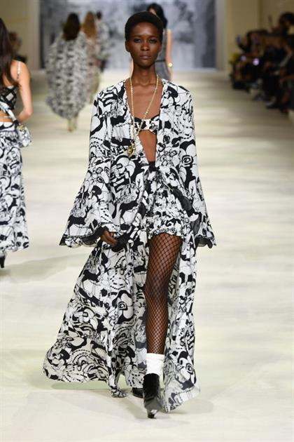 Chanel's latest collection embodies contrasts of the sixties, rock and ...