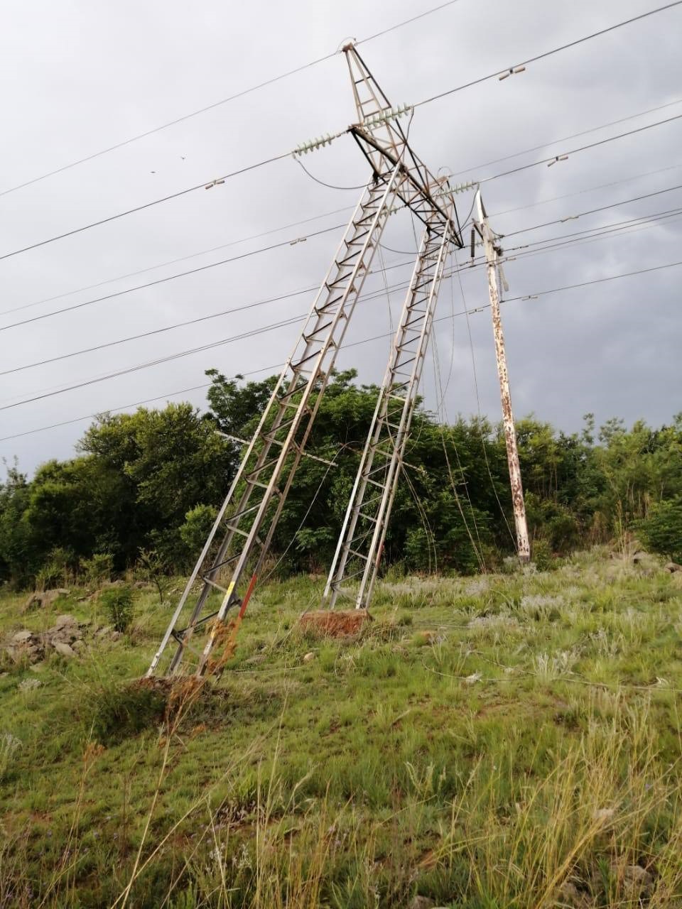 Short pylon near Lethabo Power Station