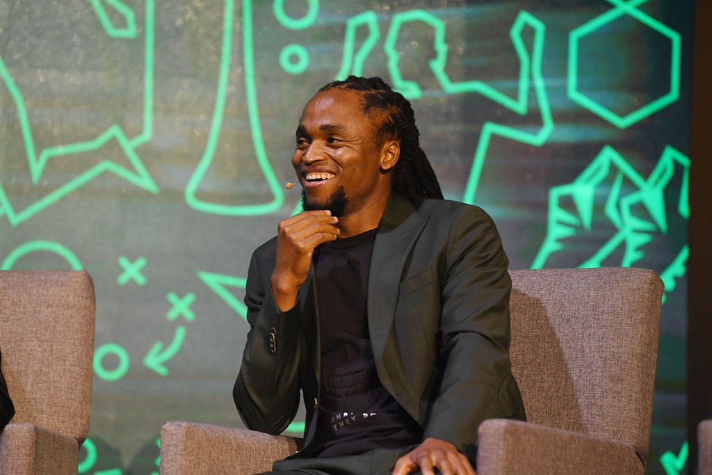 Former Kaizer Chiefs star Siphiwe Tshabalala semed to have collaborated with Mazda to promote one of the manufacturer's cars. 