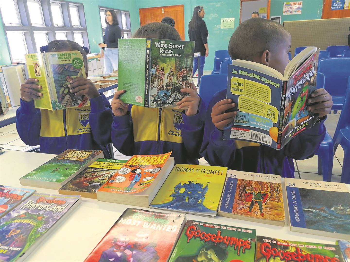 Learners browsed through the books that were brought to the school by NPO Rescue A Young Life. PHOTOS: Natasha Bezuidenhout