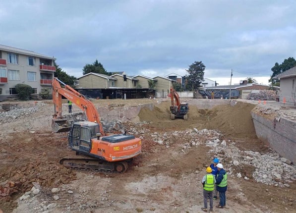 <p>Rescue workers have reached the bottom of the collapsed
building site in George. </p><p>While there are still some areas that need to be cleared and
secured, Colin Deiner, Head of Disaster Management in the Western Cape
confirmed there are no more bodies at the scene. </p><p><em>- Nicole McCain </em></p><p><em>(Photo by Nicole McCain/News24)</em></p>