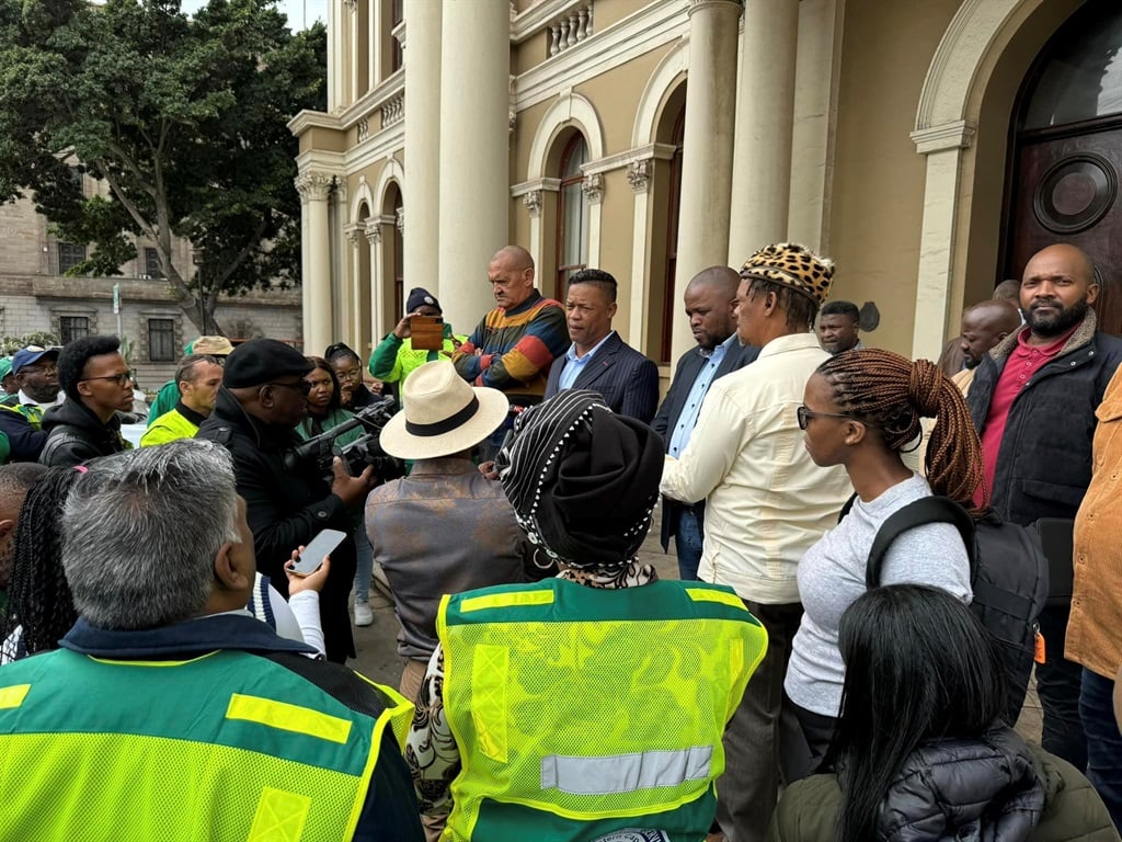 Nelson Mandela Bay Mayor Gary van Niekerk addresses EMS personnel outside City Hall. (Facebook/Mayor Gary van Niekerk NMB)