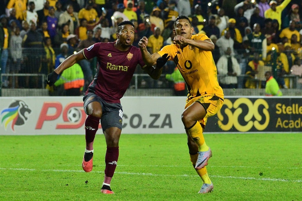 CAPE TOWN, SOUTH AFRICA - AUGUST 30: Nhlanhla Mgaga of Stellenbosch FC and Edson Castillo of Kaizer Chiefs during the DStv Premiership match between Stellenbosch FC and Kaizer Chiefs at Athlone Stadium on August 30, 2023 in Cape Town, South Africa. (Photo by Grant Pitcher/Gallo Images)