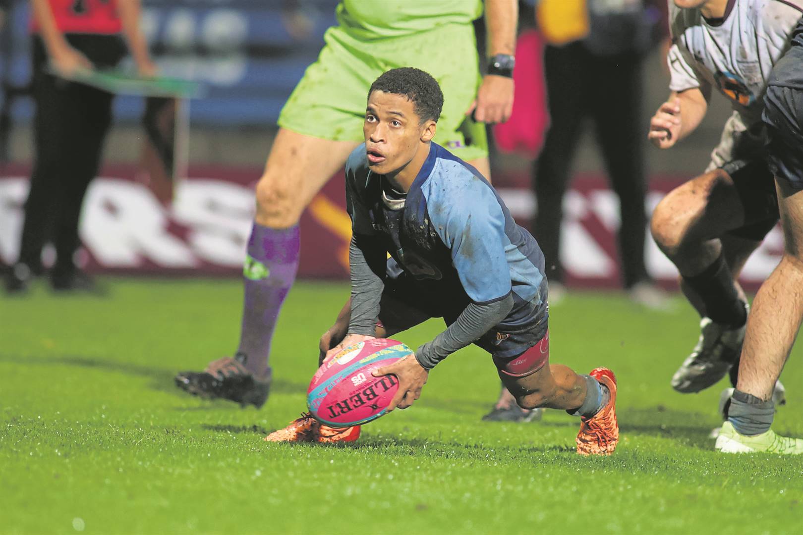Raydon Swartbooi of the Central University of Technology (CUT), Free State, running with the ball during the match against the Stellenbosh University’s (SU) Maties at the CUT rugby stadium in Bloemfontein on 8 April.Photo: Supplied