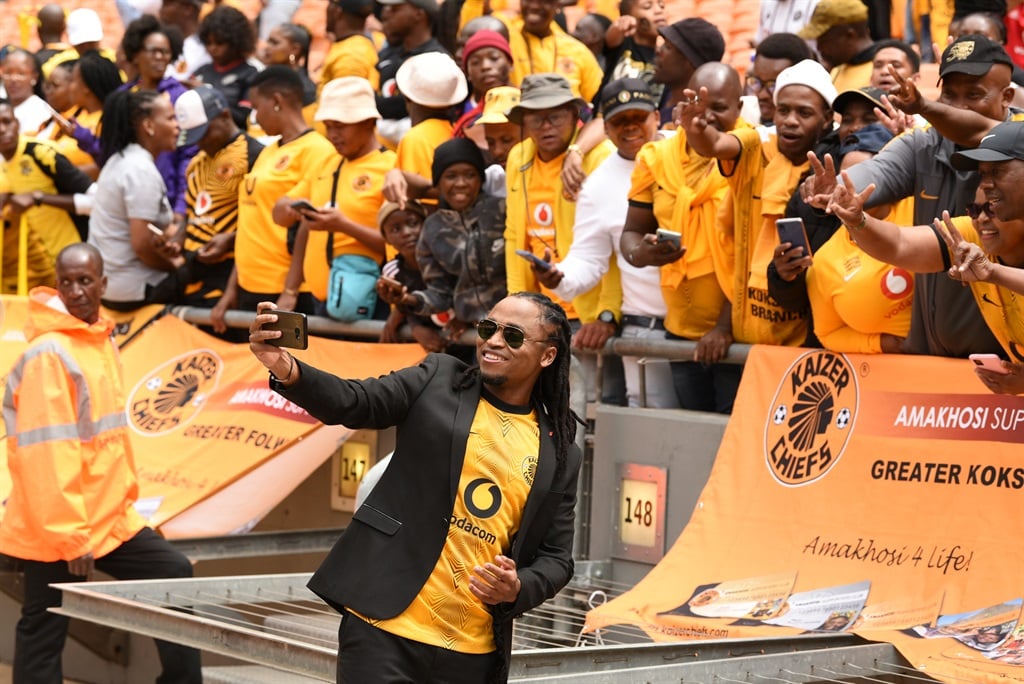 Siphiwe Tshabalala takes a selfie with Supporters during the DStv Premiership match between Orlando Pirates and Kaizer Chiefs at FNB Stadium on October 29, 2022 in Johannesburg, South Africa. 