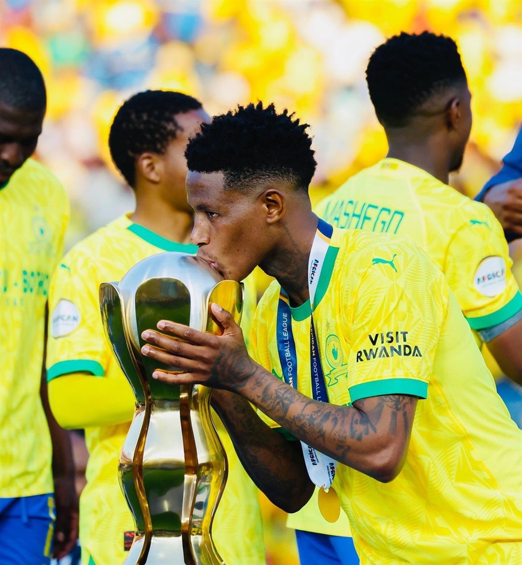 Mamelodi Sundowns midfielder Bongani Zungu is embracing the future of PlayStation gaming after flaunting a new console!