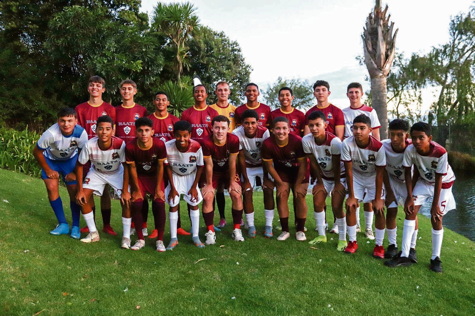 The under-19A soccer team of Paul Roos Gymnasium recently received their official 2024 match kit. The unveiling and handover event was hosted by title sponsor Raats Family Wines.