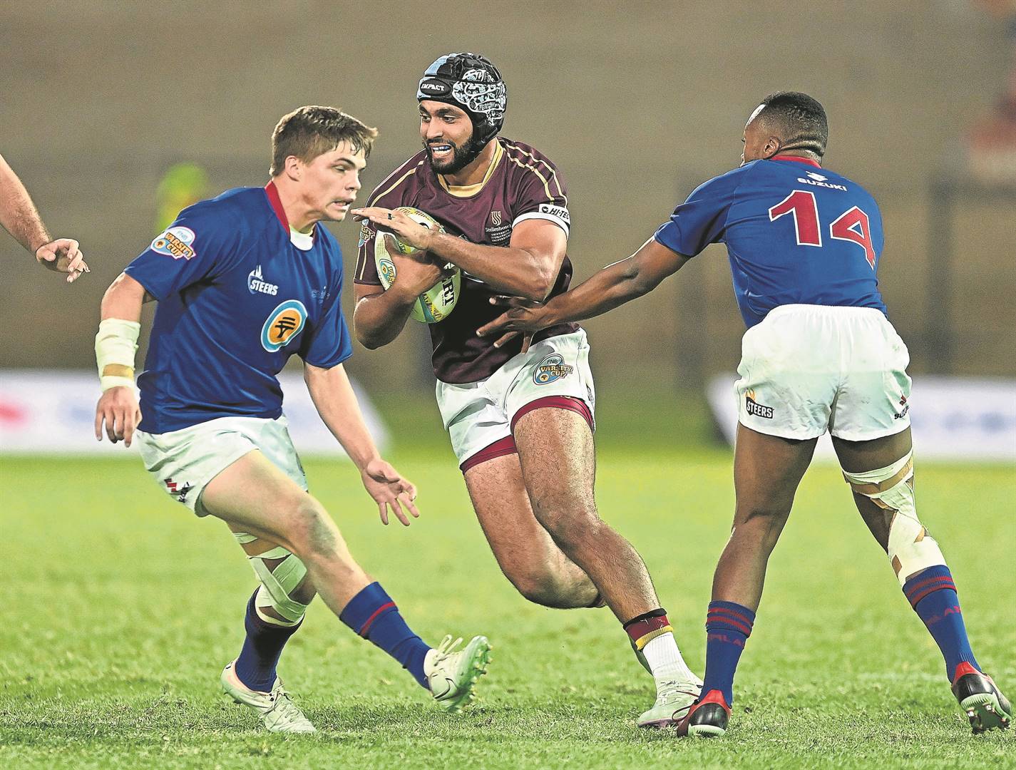 Aydon Topley, centre of FNB Maties, looks to find a gap in the defence of FNB UFS Shimlas in the semi-final of the Varsity Cup at the Danie Craven Stadium in Stellenbosch on Monday (15 April). Topley scored one of Maties’ four tries in their 24-38 defeat against the men from Bloemfontein. The Maroon Machine started slowly, but did well to recover from a 0-12 deficit on the scoreboard after 20 minutes. Their mistakes, however, ultimately cost them the match and a place in the final, as they were outscored by five tries to four. The Varsity Cup final will be contested by FNB UFS Shimlas and FNB UCT Ikeys in Bloemfontein next Monday (22 April). The other try scorers for FNB Maties were Matthys Kitshoff, Ezekiel Ngobeni and Ammaar Burton, while Juan Mostert slotted two conversions. Photo: Luigi Bennett/Varsity Cup
