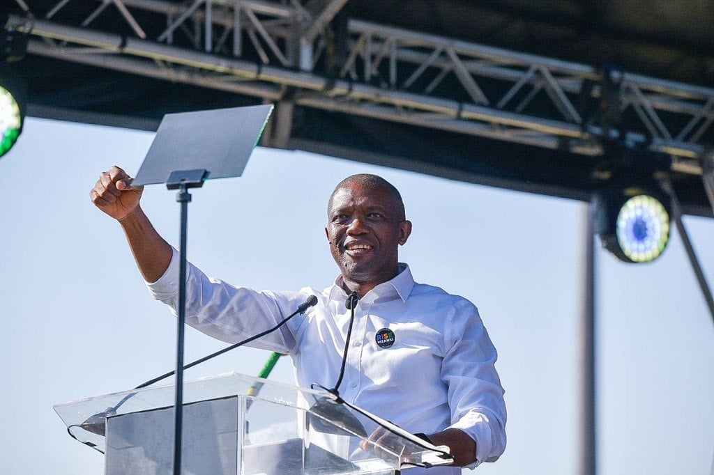 News24 | Rise Mzansi's Songezo Zibi and party leaders pledge to be ethical and accountable 