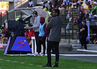 WATCH | Steve Barker names Rulani Mokwena 'PSL Coach of the Season'