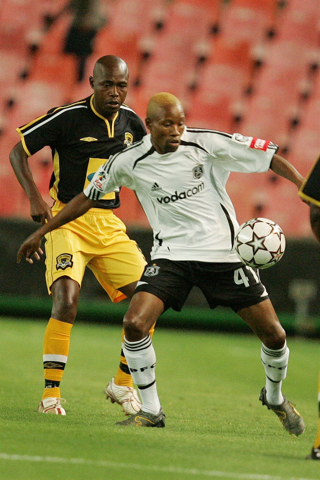 JOHANNESBURG, SOUTH AFRICA - JANUARY 17: Mandla Zwane of the Black Leopards and Jorry Merahe of the Orlando Pirates during the PSL match at the Ellis Park stadium on January 17, 2007 in Johannesburg, South Africa. (Photo by Gallo Images/Getty Images)