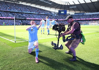 LIVE | Premier League title race: Phil Foden completes brace as Man City take early lead