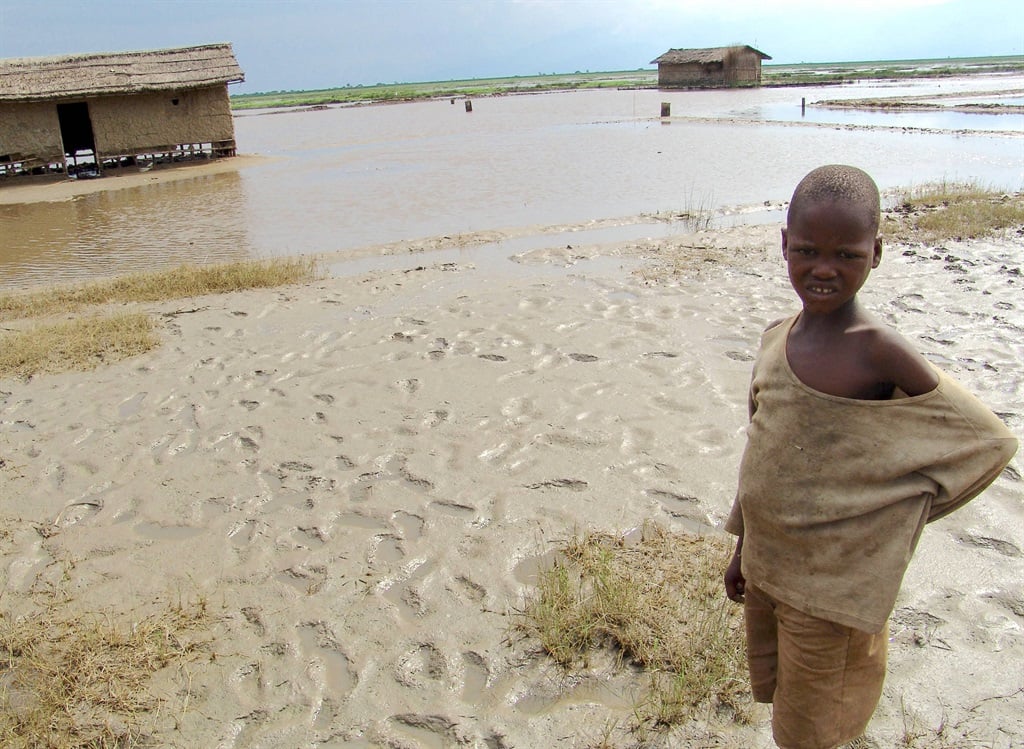 Una fotografía publicada por el Programa Mundial de Alimentos en enero de 2007, cuando millones de personas en Burundi se enfrentaban al hambre cuando las inundaciones destruyeron los cultivos.  (PMA vía AFP)