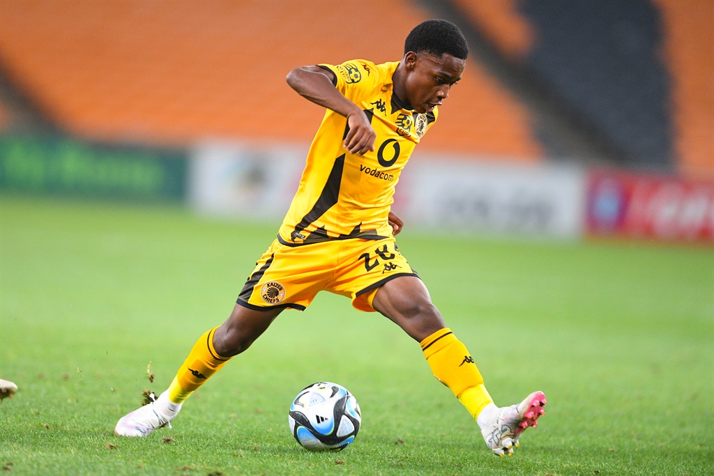 Fans have reacted to Kaizer Chiefs wonderkid Mfundo Vilakazi signing his first professional contract.