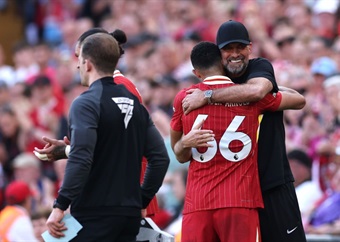 Farewell: Liverpool give Klopp a winning send off
