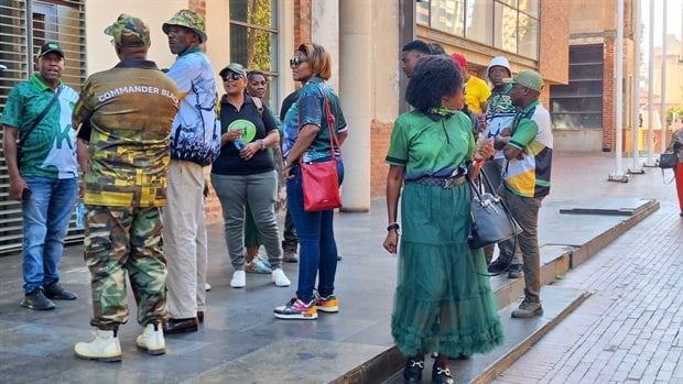 <p>Some MK members arrived late and are denied entrance into the Constitutional Court.</p><p><em>Picture: Thahasello Mphatsoe/News24</em></p>