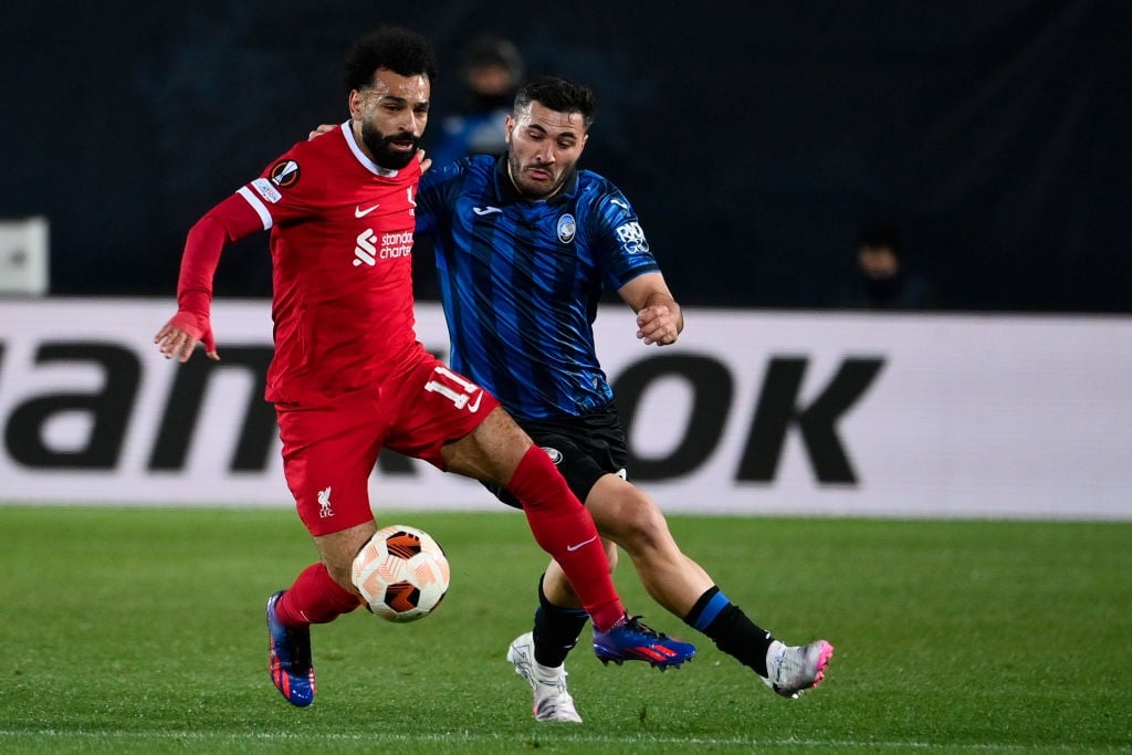 BERGAMO, ITALY - APRIL 18: (L-R) Mohamed Salah of Liverpool FC in action against Sead Kolasinac of Atalanta BC during the UEFA Europa League 2023/24 Quarter-Final second leg match between Atalanta and Liverpool FC at Stadio Atleti Azzurri dItalia on April 18, 2024 in Bergamo, Italy.(Photo by Stefano Guidi/Getty Images)