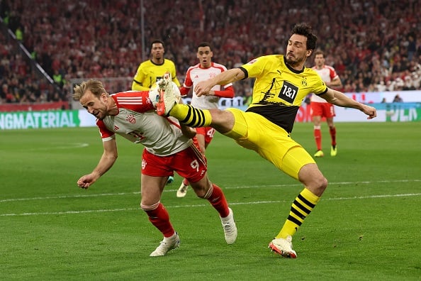 Dortmund star aims cheeky jab at EPL
