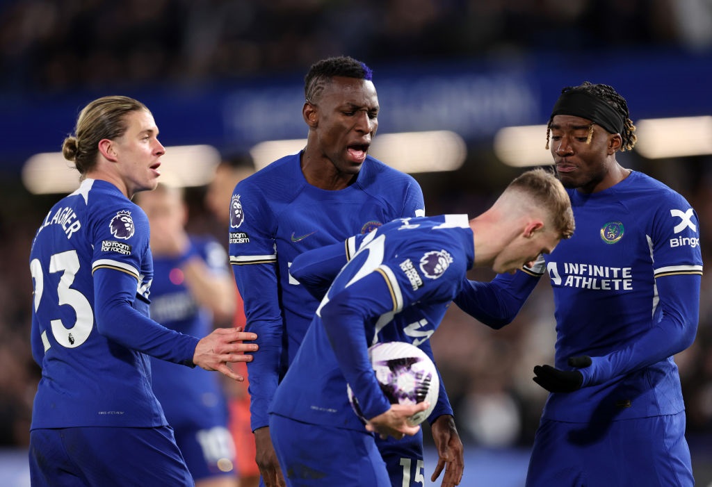 LONDON, ENGLAND - APRIL 15: Noni Madueke and Nicolas Jackson of Chelsea argue with Cole Palmer about taking the penalty during the Premier League match between Chelsea FC and Everton FC at Stamford Bridge on April 15, 2024 in London, England. (Photo by Catherine Ivill - AMA/Getty Images)