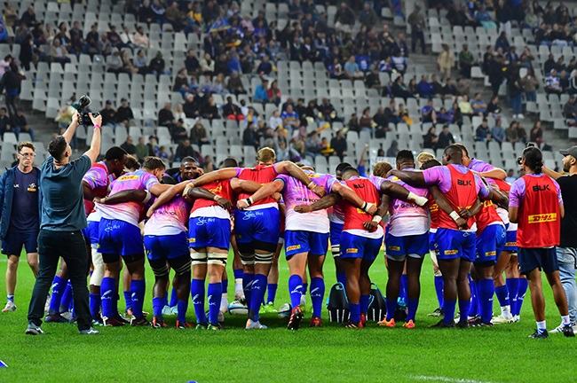 The Stormers in a huddle at Cape Town Stadium. (Grant Pitcher/Gallo Images)