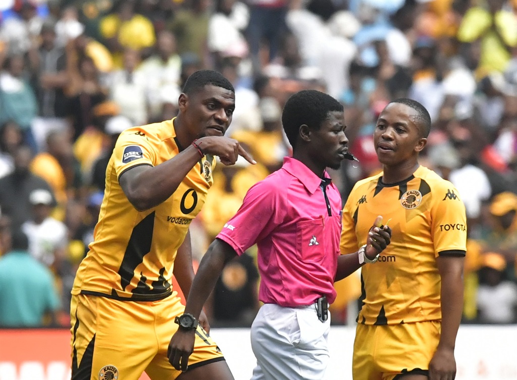 Jasond Gonzalez of Kaizer Chiefs and the referee during the DStv Premiership match between Orlando Pirates and Kaizer Chiefs at FNB Stadium on March 09, 2024 in Johannesburg, South Africa. 