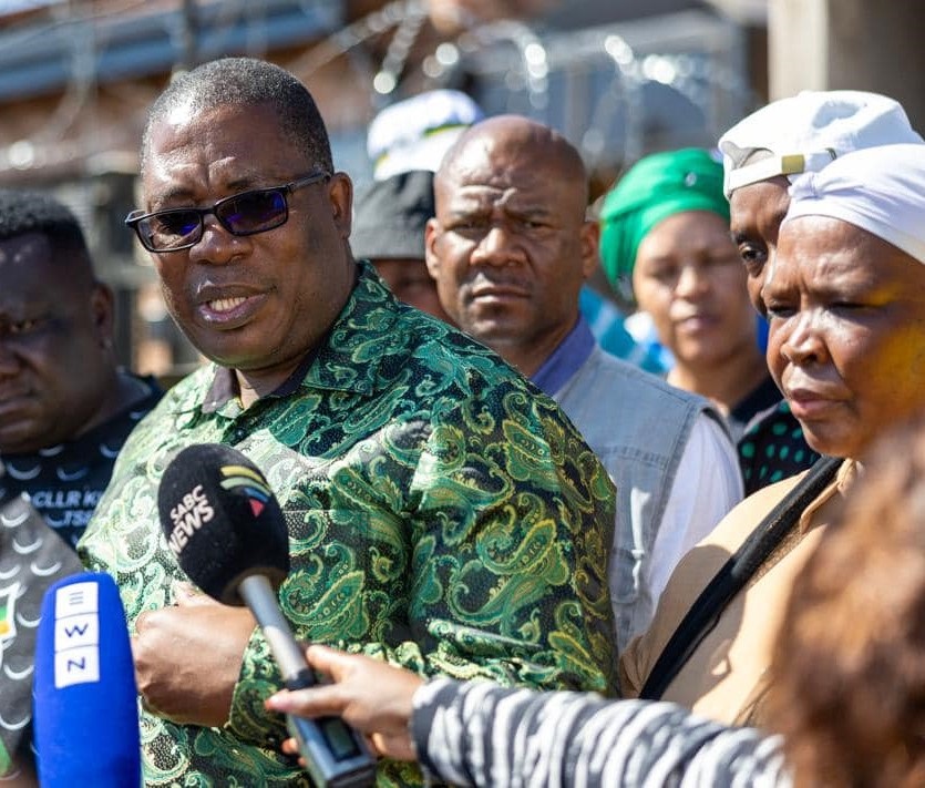 Gauteng Premier Panyasa Lesufi visited the grieving family of the slain entertainer and DJ Peter 'Mashata' Mabuse in Mabopabe.  