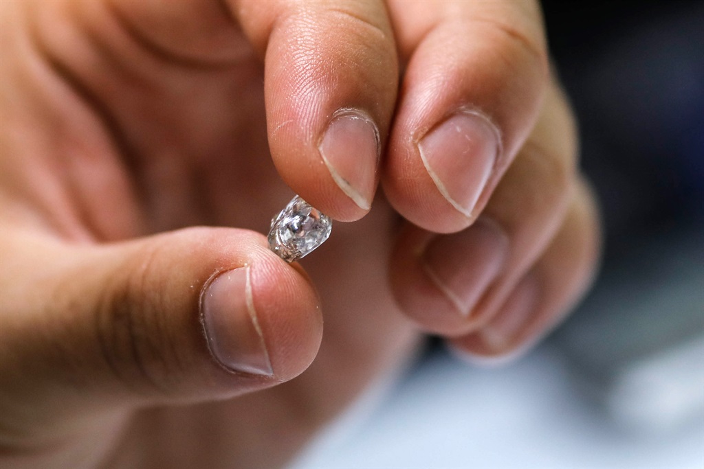 News24 Business | De Beers loses more shine as annual diamond production forecast is cut