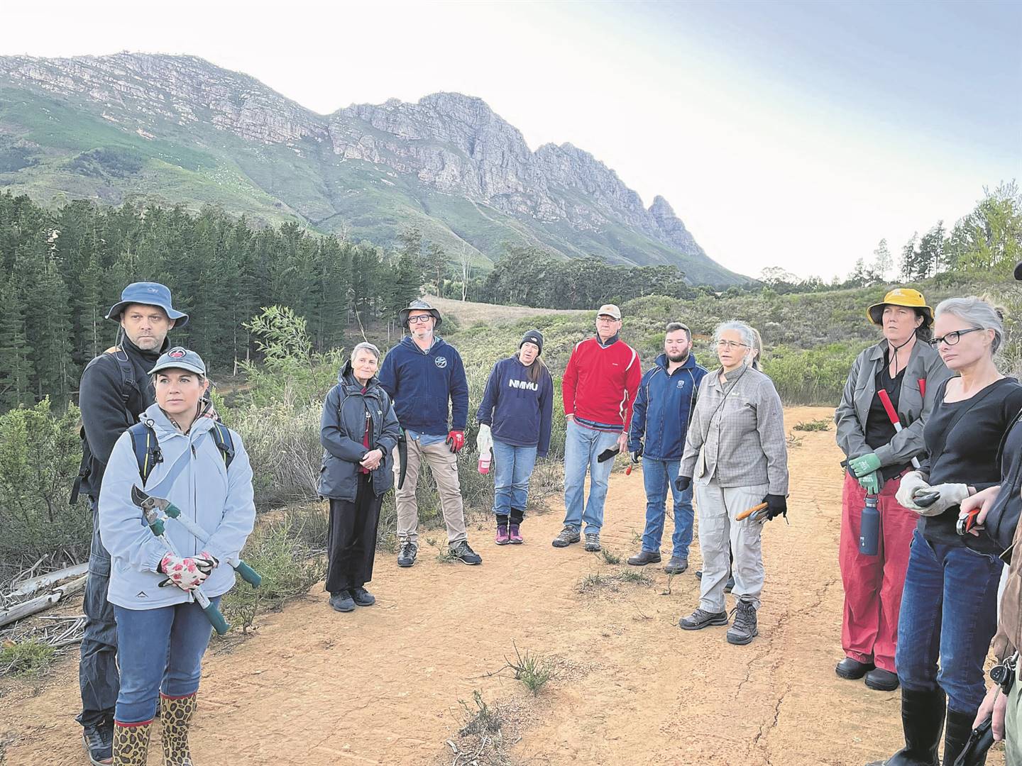 The Delheim Hackers photographed recently during an alien-vegetation clearing session on the slopes of the Simonsberg Mountains. Photo's: Lise Beyers 